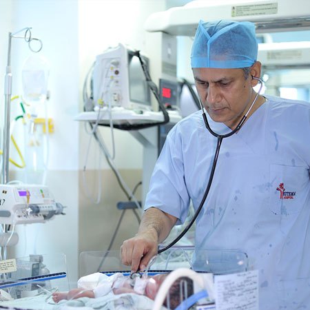 Dr. Amit Upadhyay chekup in nursery